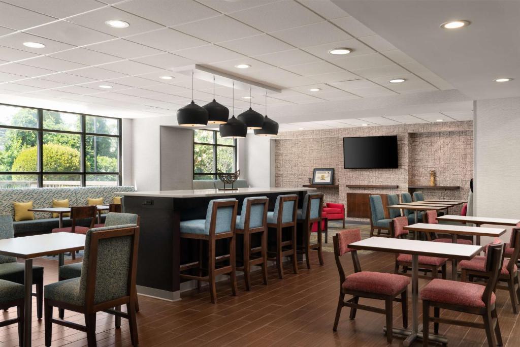 Hampton Inn Spring Lake Fayetteville image