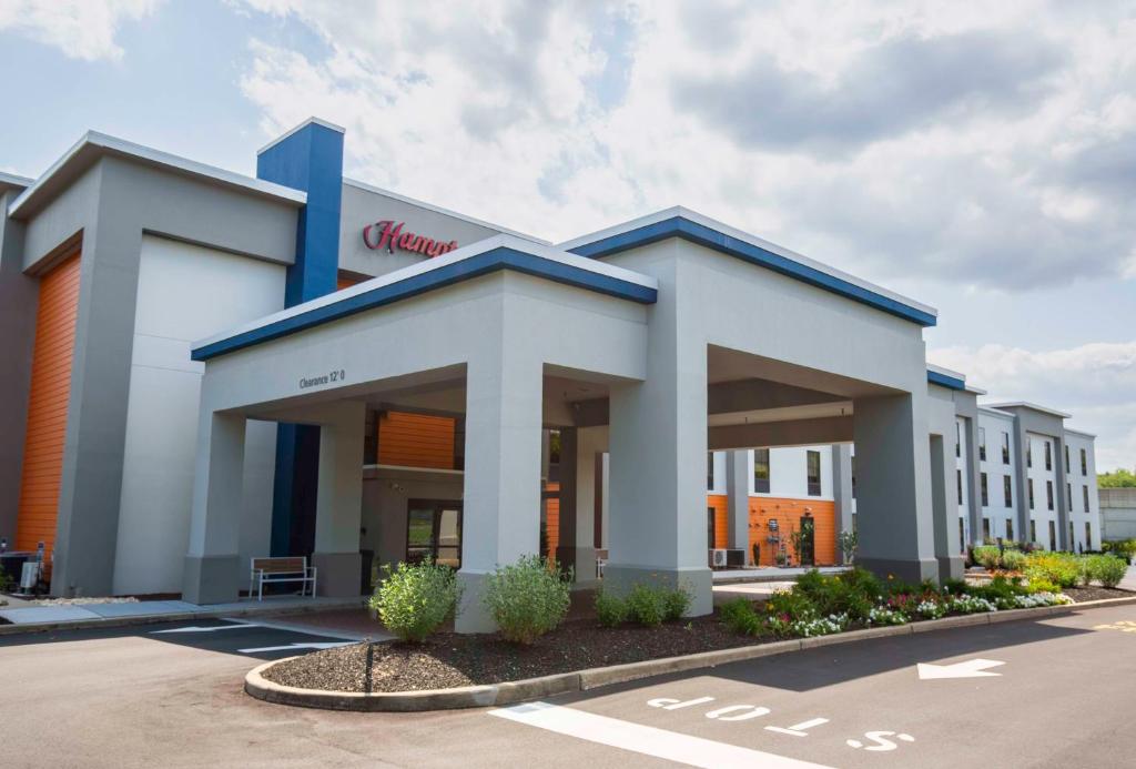 Hampton Inn East Windsor image