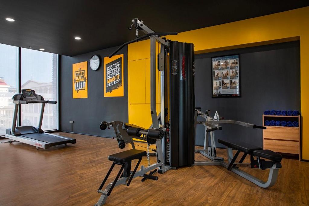 Porcelain PentStudio LakeView AutoCurtain Netflix