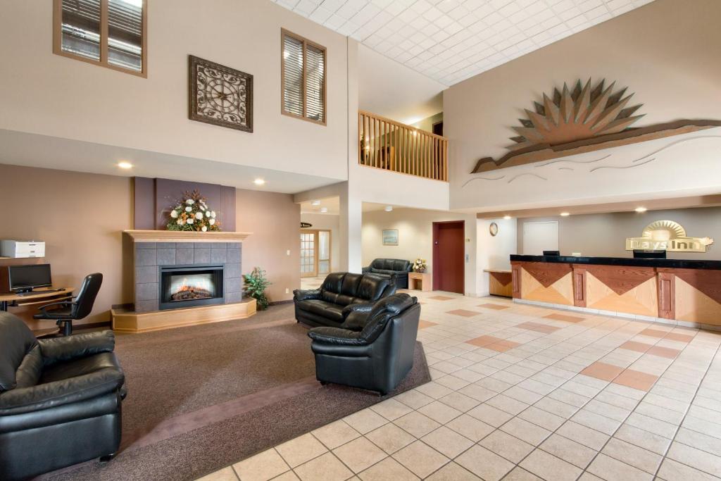 Days Inn & Suites by Wyndham Thunder Bay photo 3