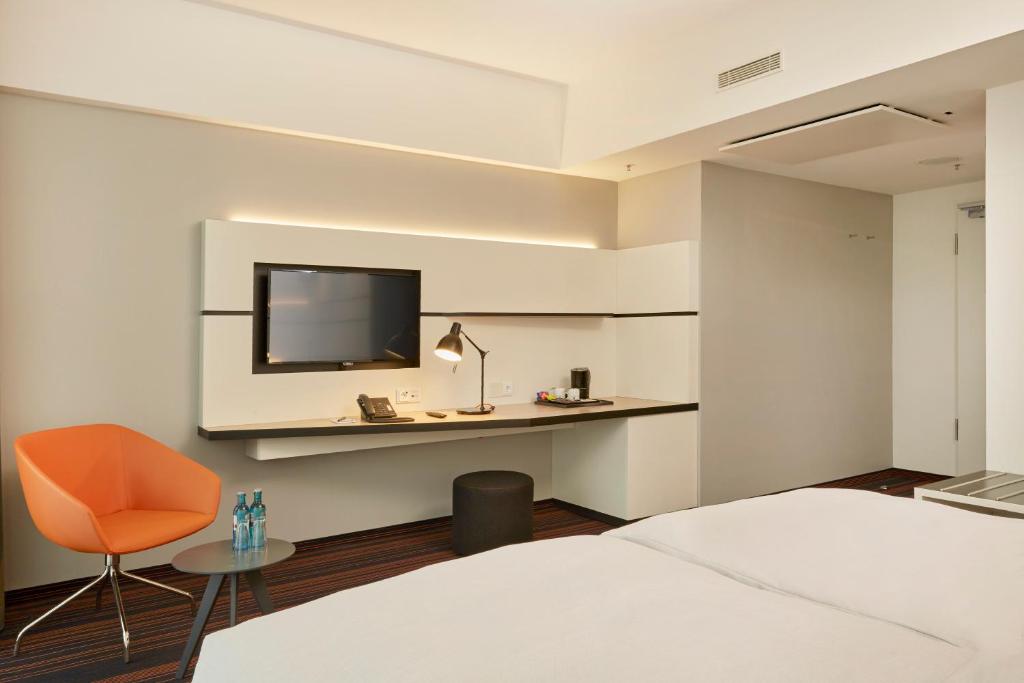Двухместный (Улучшенный двухместный номер с 1 кроватью), Hyperion Hotel Hamburg