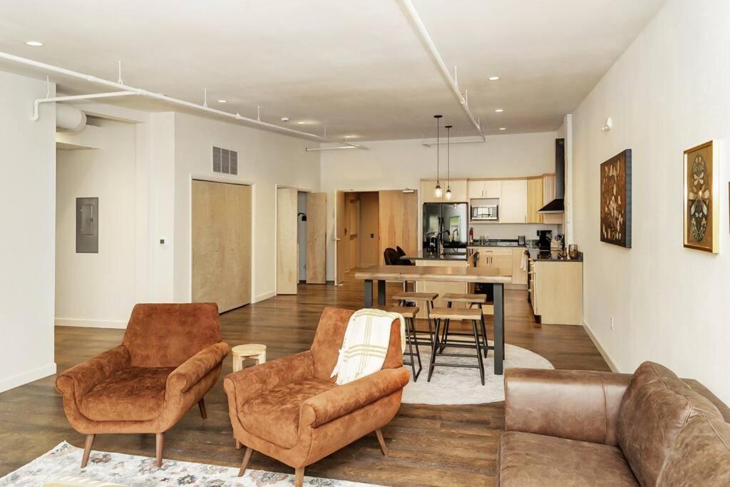 Brand New 2 BR Downtown Burlington! 302N image
