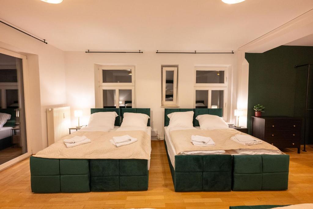 Munich Large Apartment 110 qm, 3 Bedrooms and very Central 1-12 Guests, Munich