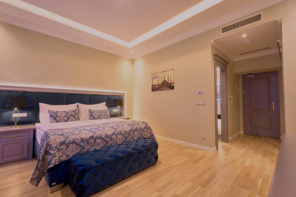 Golden Key Boutique Hotel - Tap to explore photos