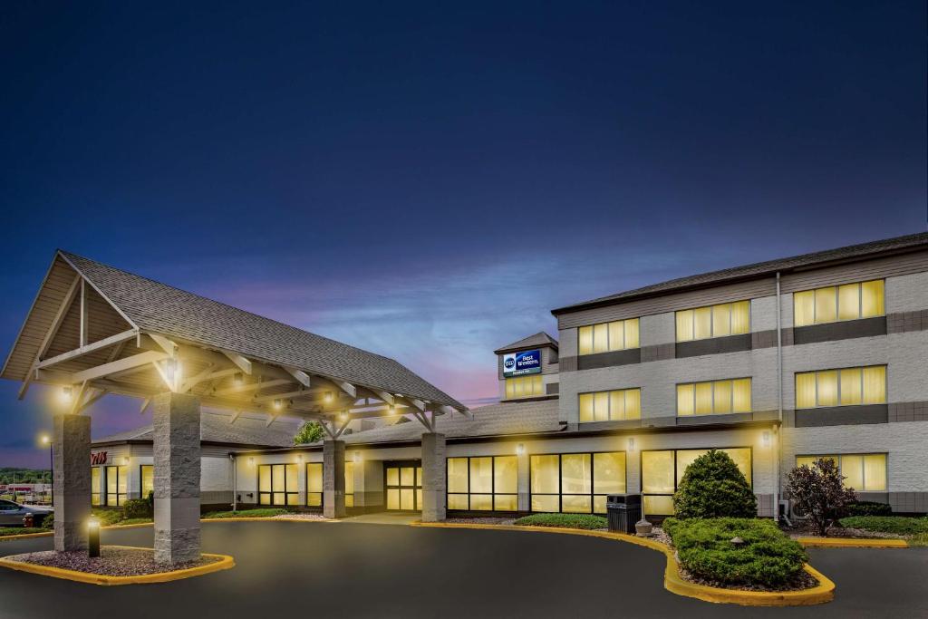 Best Western Baraboo Inn image