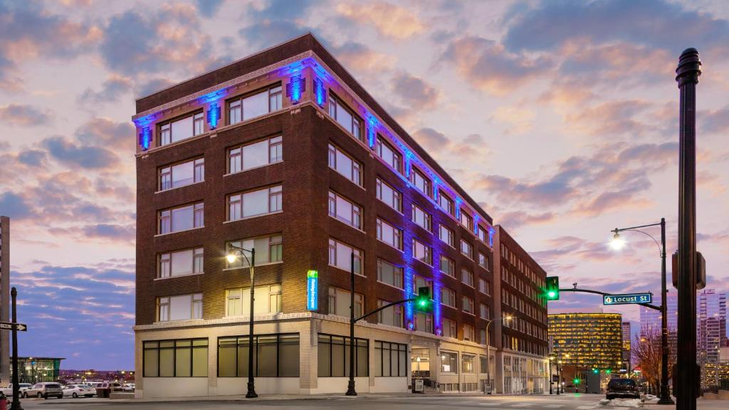 Holiday Inn Express Kansas City Downtown, an IHG Hotel image