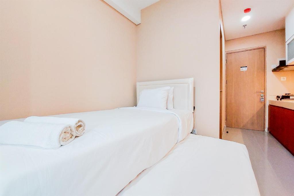 Nice and Simply Look Studio Apartment at B Residence By Travelio