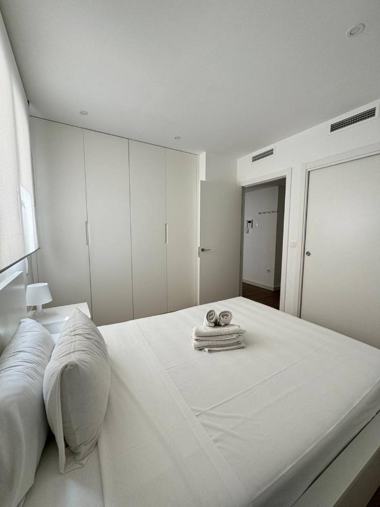 Escolano Rooms MAS 11 Noches - Tap to explore photos