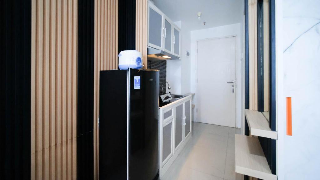 Comfy Studio Connected to Mall at Orchard Supermall Mansion Apartment By Travelio
