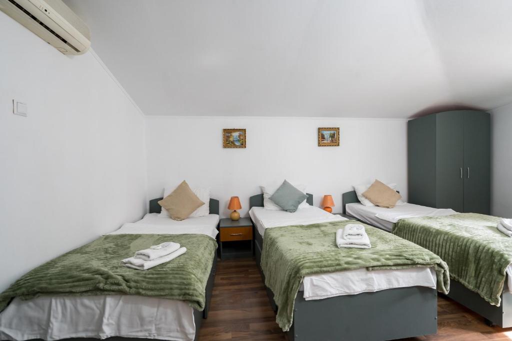 Flower's Room Type - Triple Room