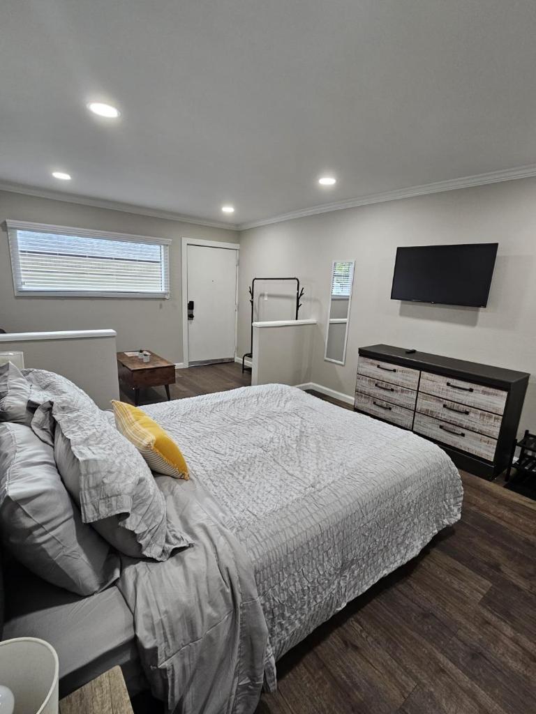 The Sunshine Suite image