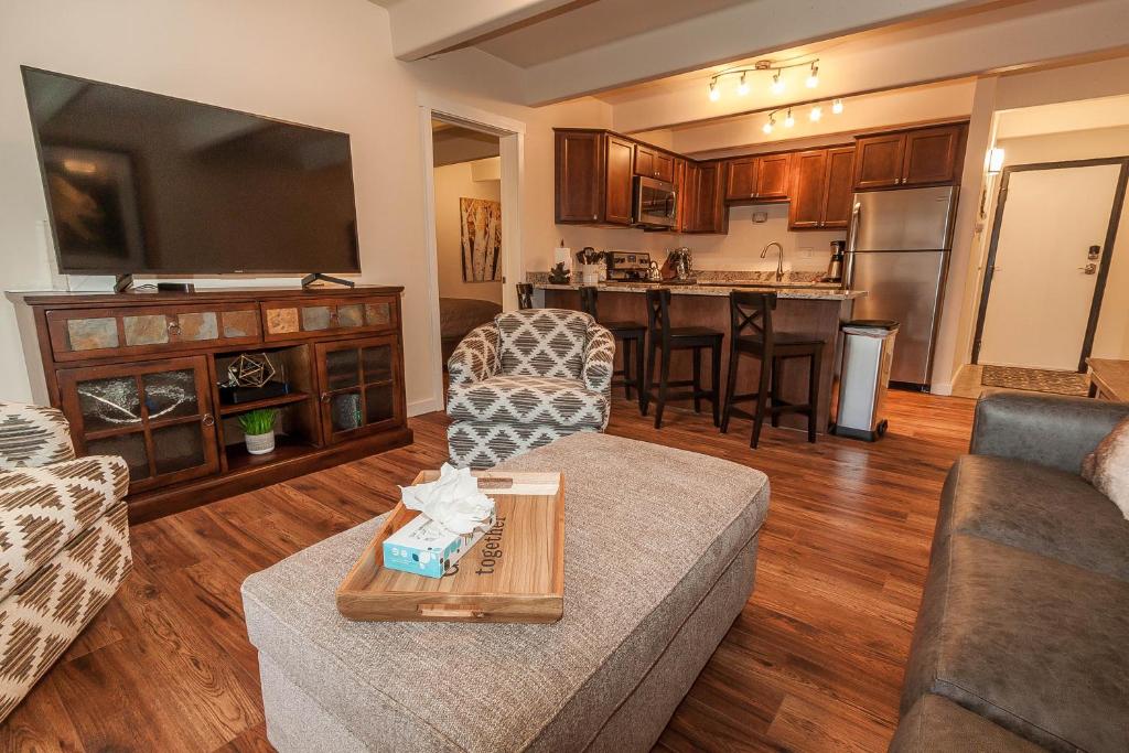 The Lodge at Lake Dillon #111 by Summit County Mountain Retreats image