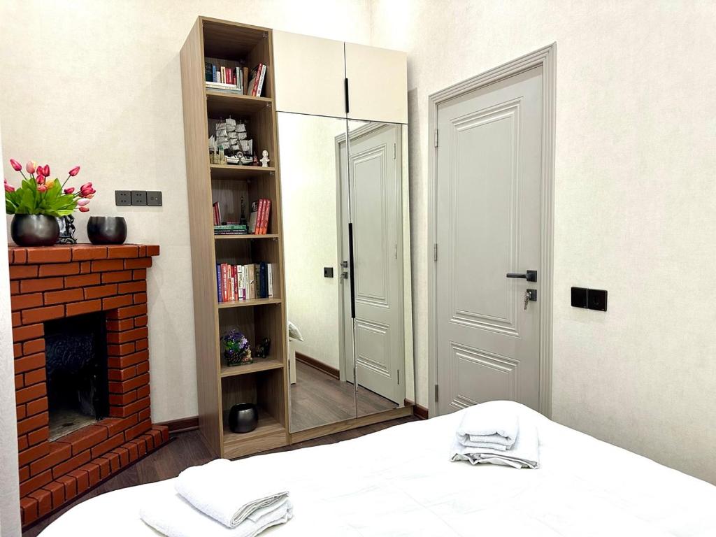 Stylish Urban Apt at the center photo 4