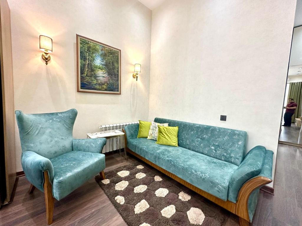 Stylish Urban Apt at the center photo 1
