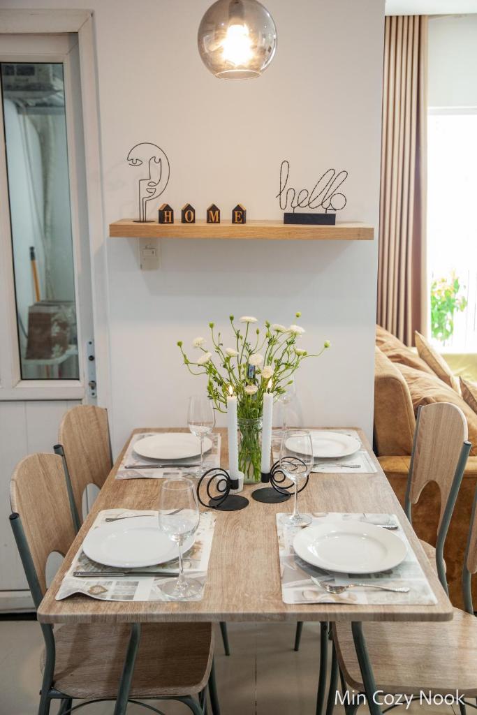 Min Cozy Nook Monarchy - 2BR luxury riverview