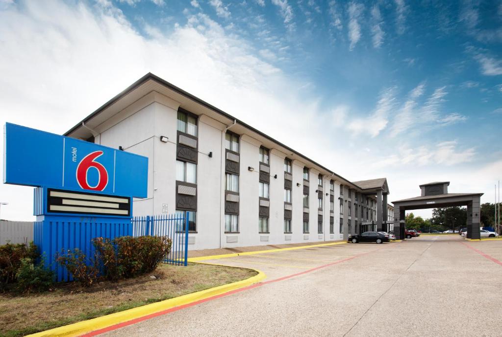 Motel 6 Dallas, TX - Fair Park image