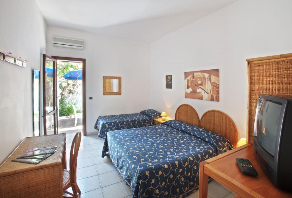 Hotel Solara photo 2