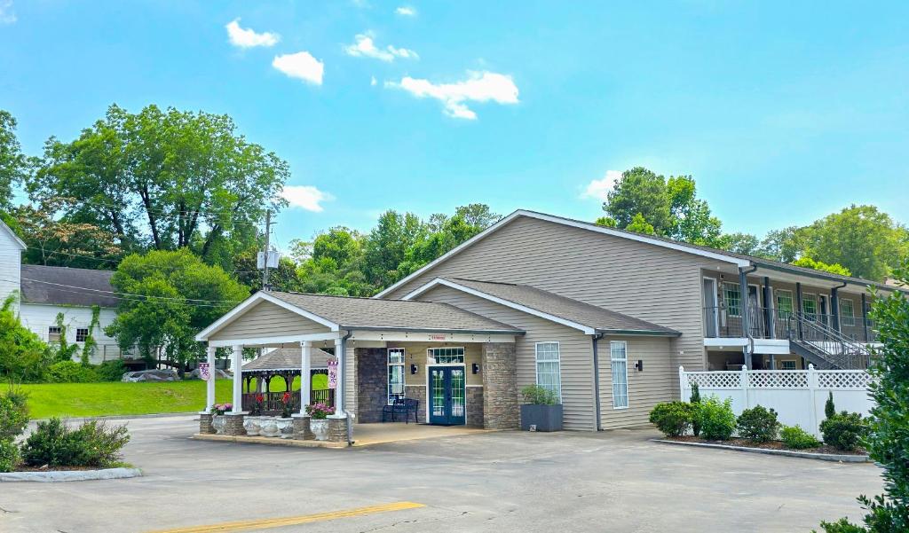 Meriwether Country Inn image