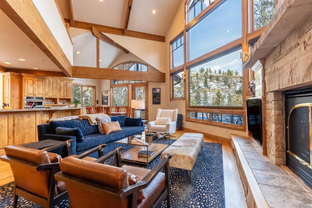 580 Elk Circle image