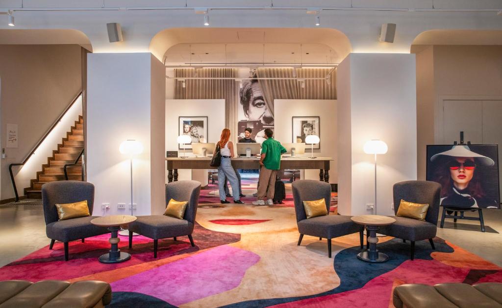 Hotel Indigo Melbourne on Flinders by IHG Image