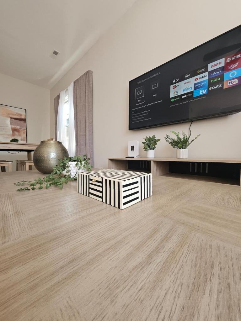 Chic Loft in the Southport Corridor image