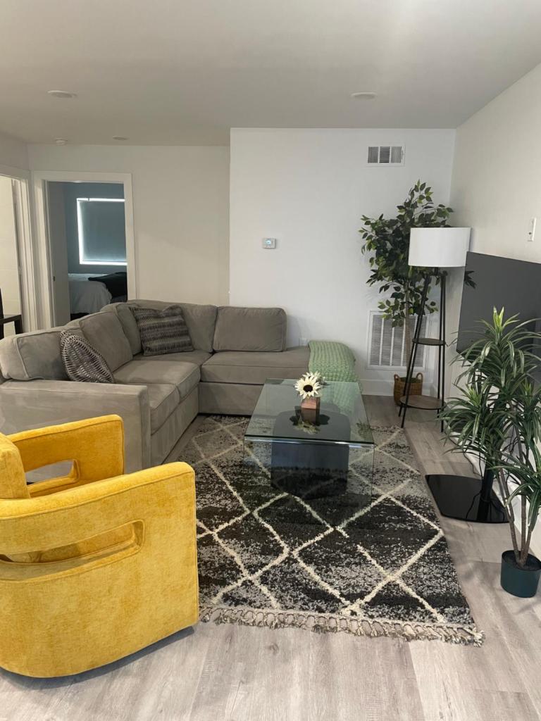 C&C Lofty East Dallas Apartment image