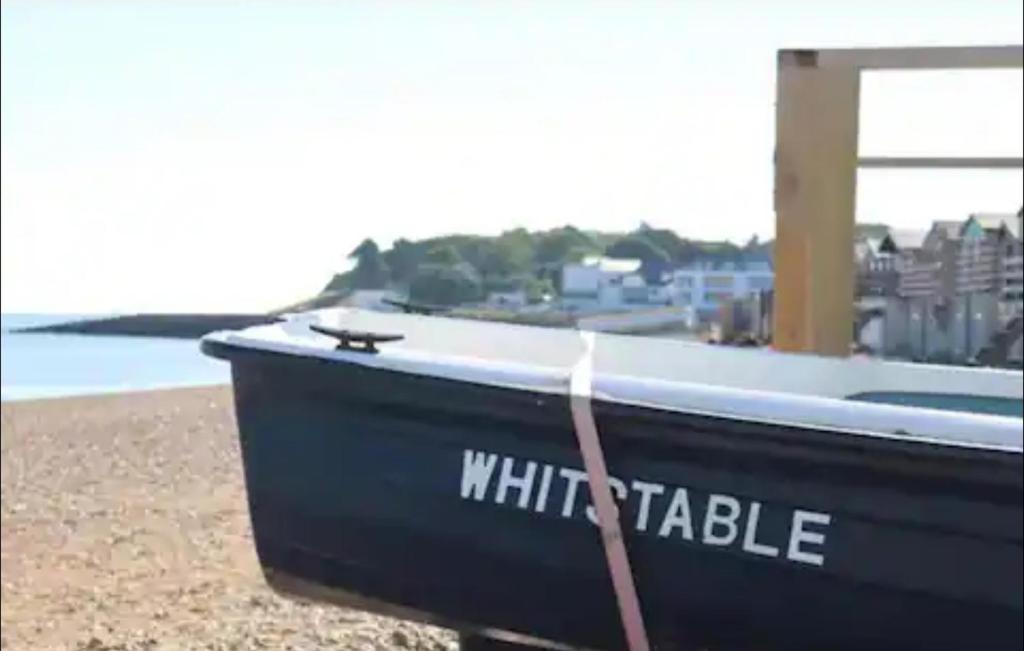 Whitstable tranquility - Tap to explore photos