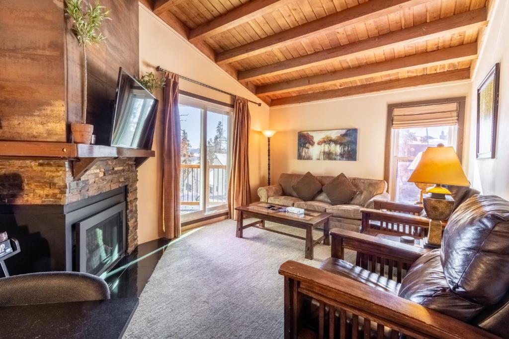 Treehouse #305, Building D by Summit County Mountain Retreats image