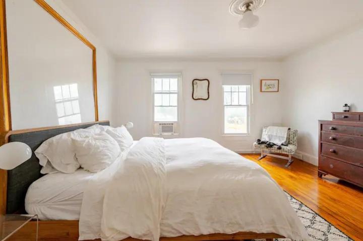 1BR Hudson Apartment 3Min Walk To Warren St For Two image