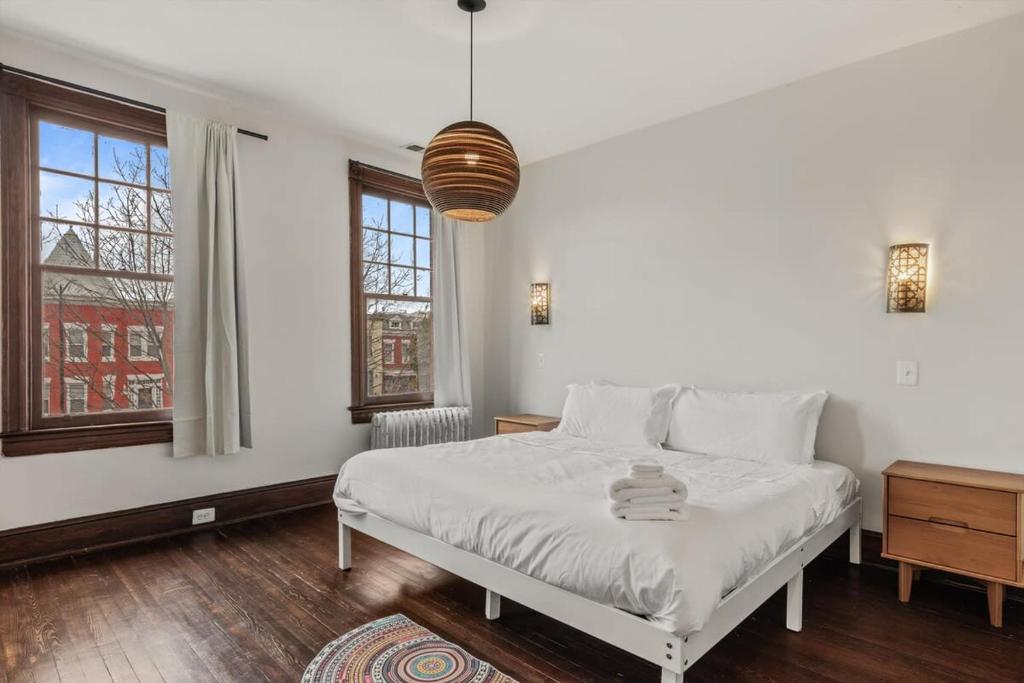 3-BR Historic Home Nestled Btw Petworth & CoHi - Tap to explore photos