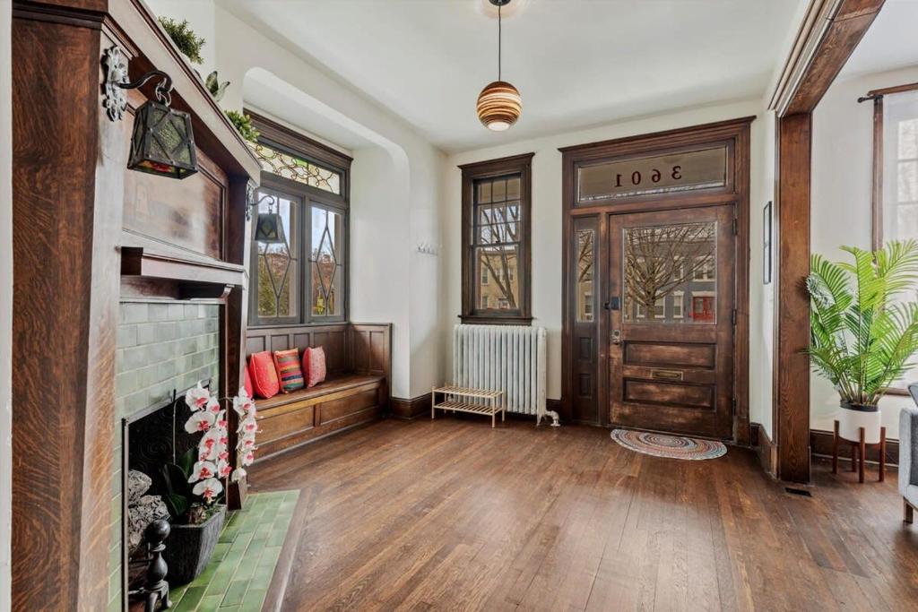 3-BR Historic Home Nestled Btw Petworth & CoHi - Tap to explore photos