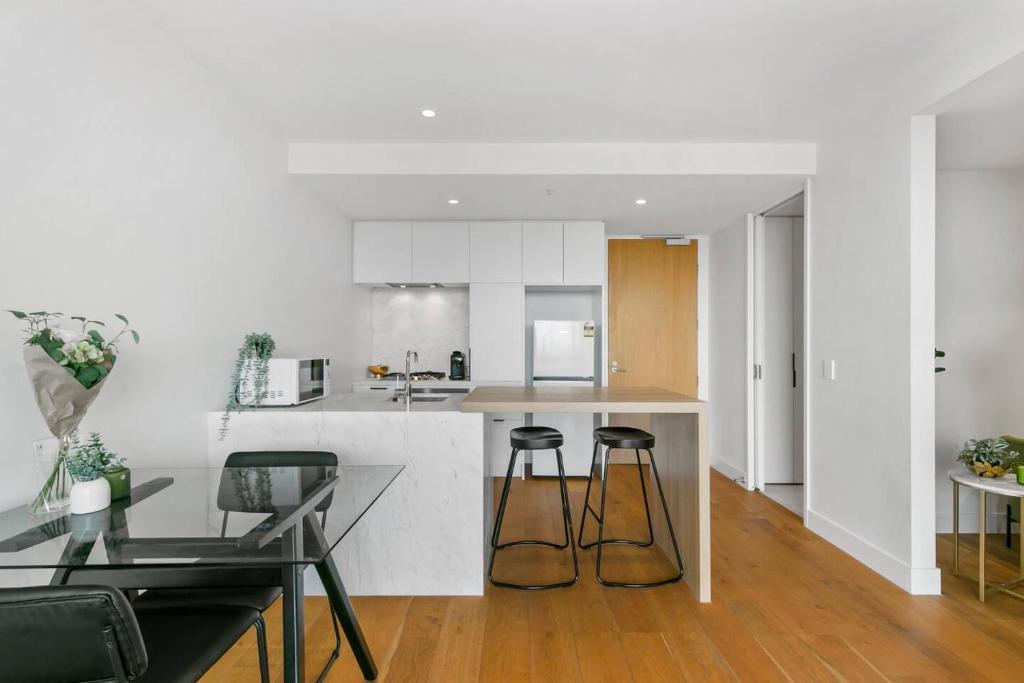 Central Charm Located in the Heart of Ivanhoe photo 4