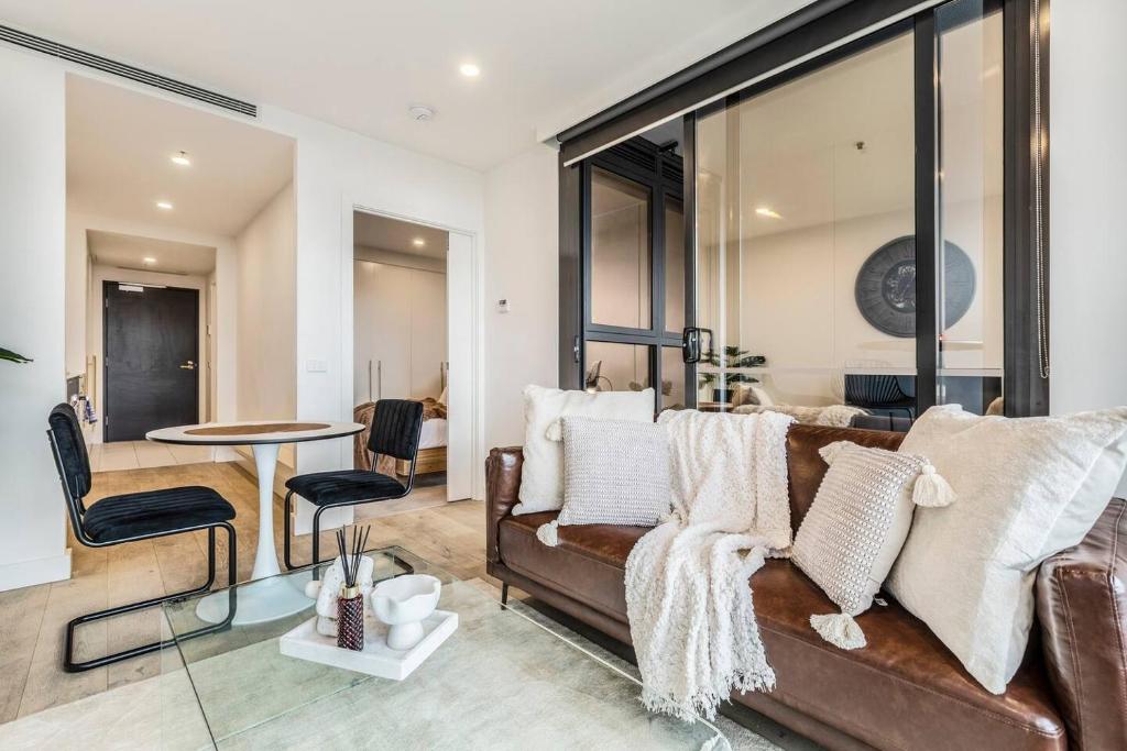 Historic Elegance in Boutique Apt on St Kilda Rd photo 2