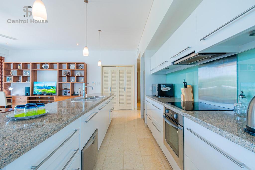 Avalon Suite District 1