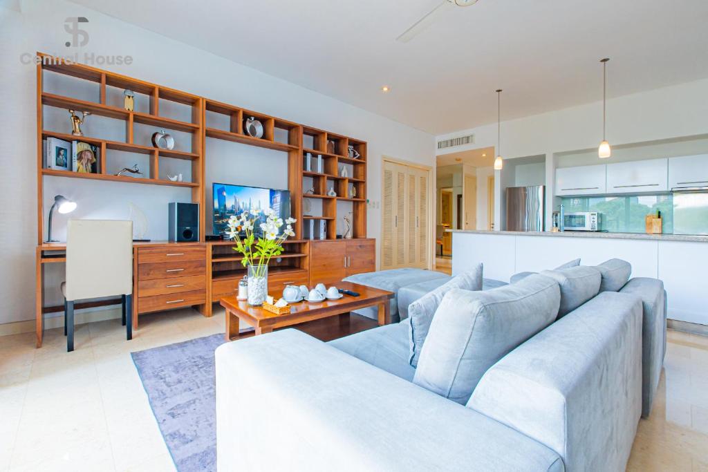 Avalon Suite District 1