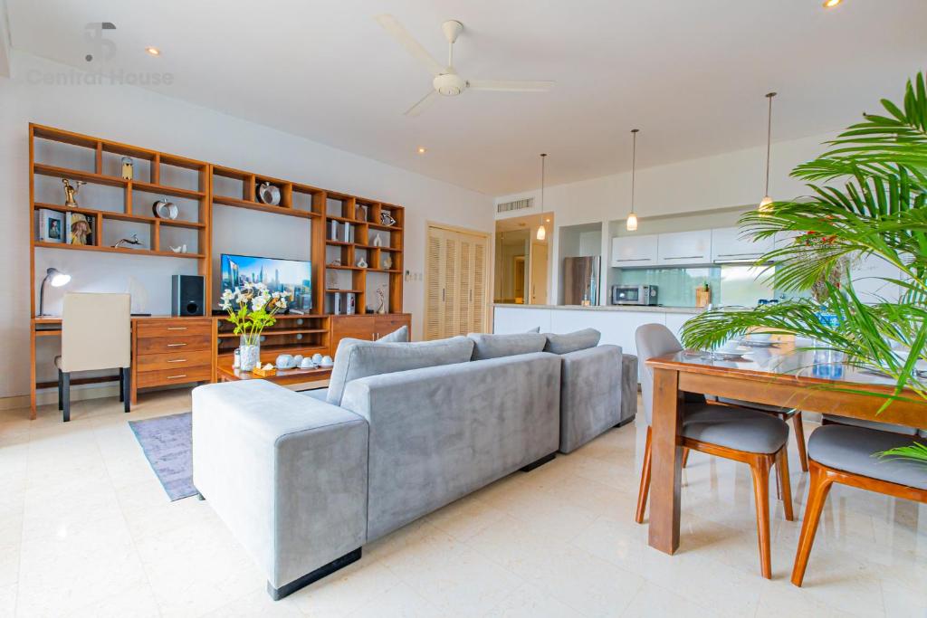 Avalon Suite District 1