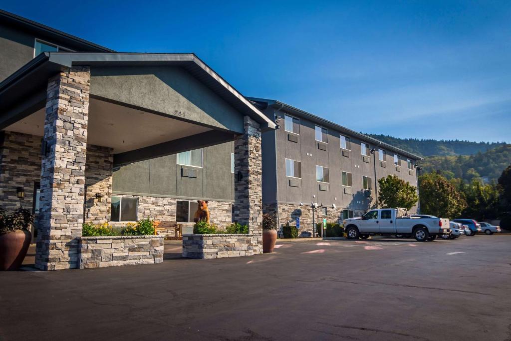 La Quinta Inn & Suites by Wyndham Grants Pass image