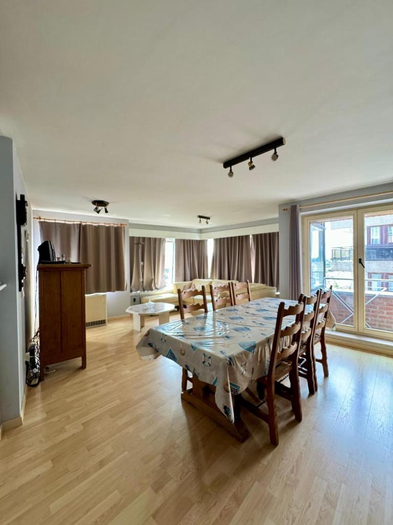 Ruim appartement met 3 slaapkamers naast het strand