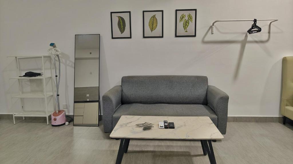 Allbes Sunsuria Forum Soho Suite Room - Tap to explore photos