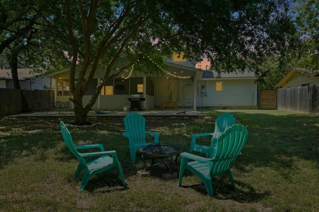 Luxury 5BD 5min DownTown Airport and Firepit BBQ - Tap to explore photos