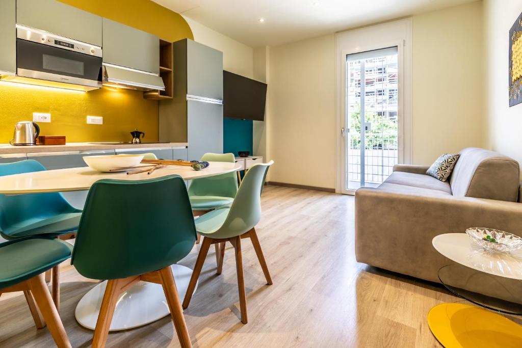 HouSmart Emilia Levante 98 - Tap to explore photos