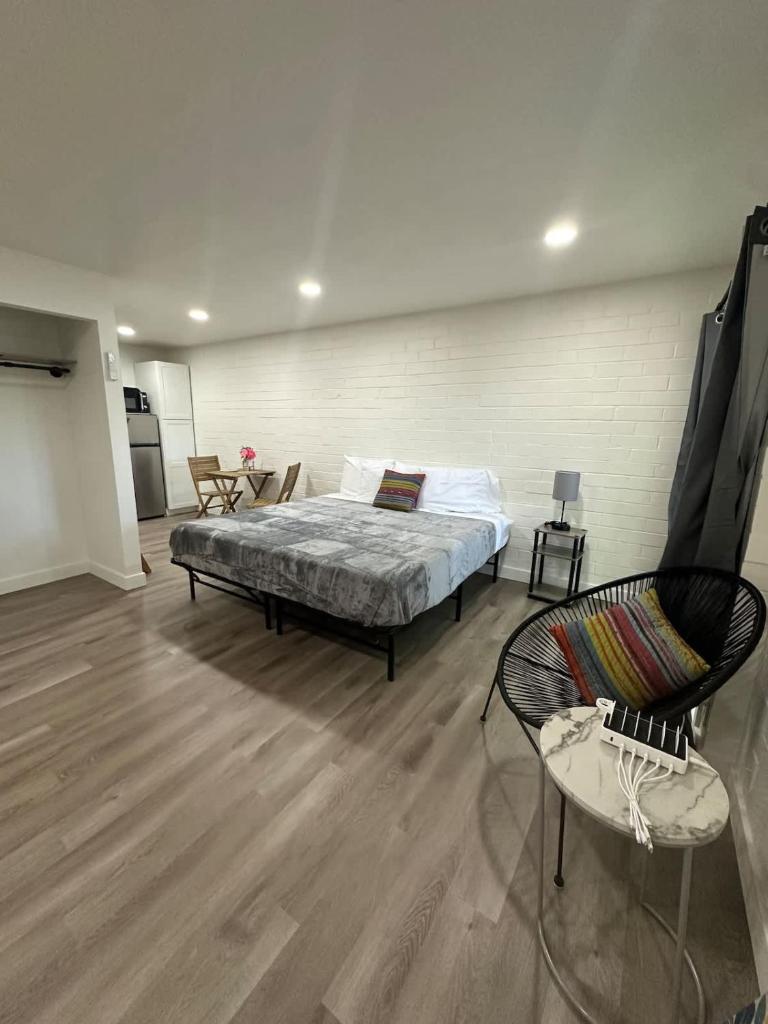 Newly remodeled bright studio image