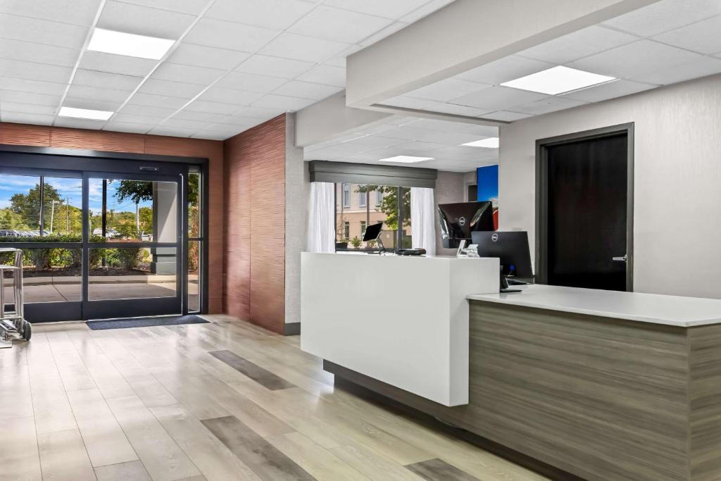 Clarion Pointe Franklin - Nashville Area image