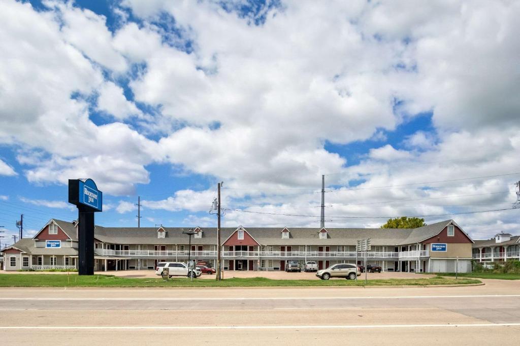 Rodeway Inn image