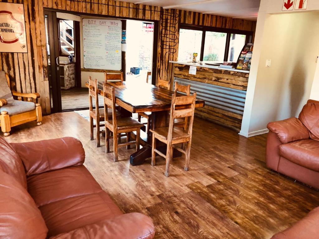 Island Vibe Knysna Hostel - Tap to explore photos