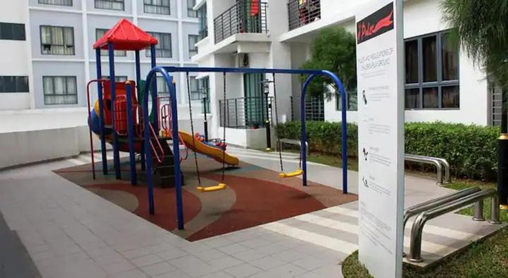 KawsKingdom-DpulzeCyberjaya,4pax