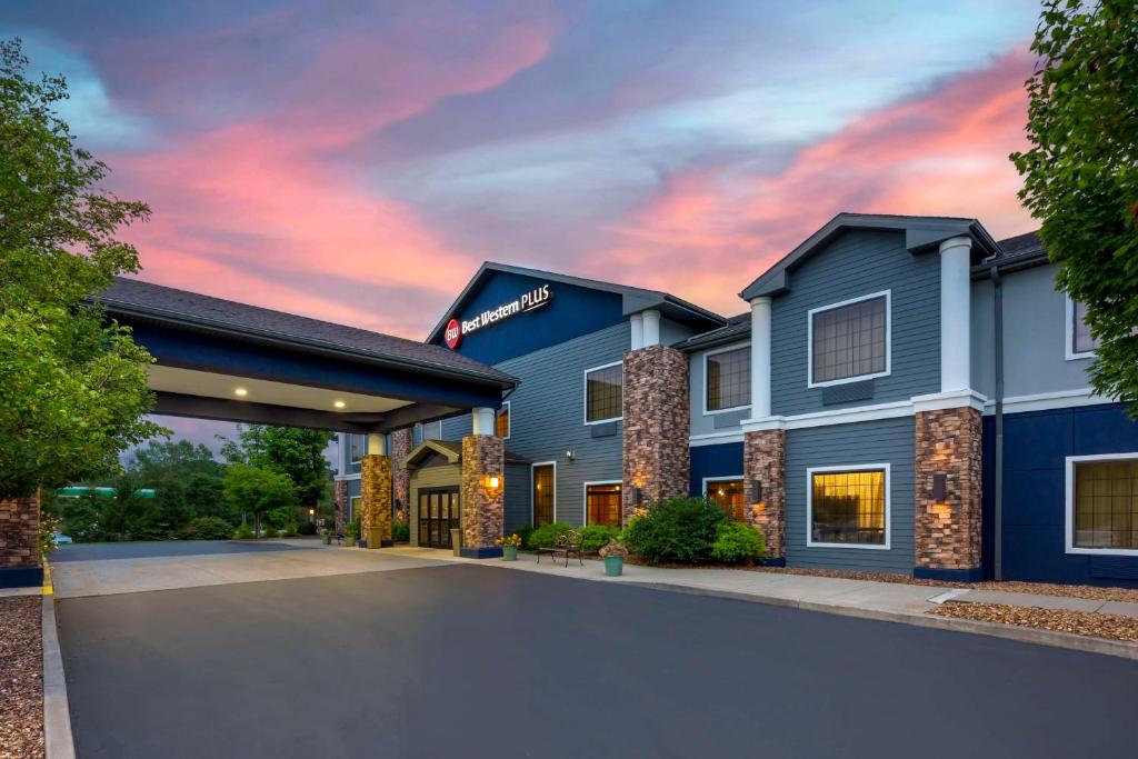 Best Western Plus Victor Inn & Suites image