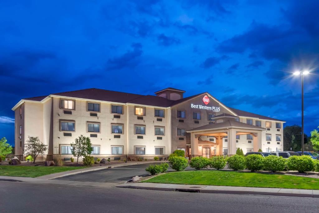 Best Western Plus Eagleridge Inn & Suites image
