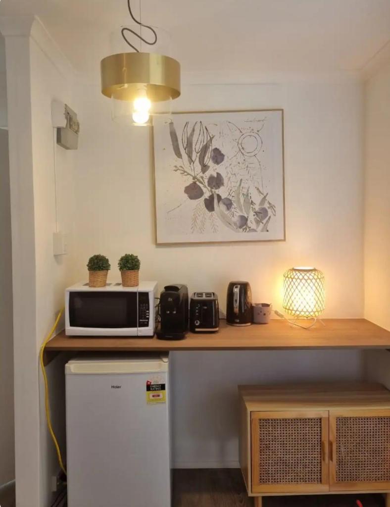 A comfortable and quiet 2bedroom house and a 1bedroom bungalow photo 3