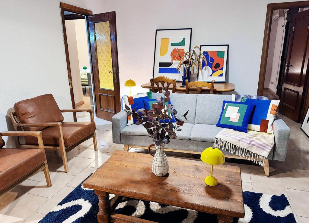 Vintage style apt in Madrid centro - Tap to explore photos